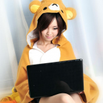 rilakkuama-cloak-shawl-girl-computer_02